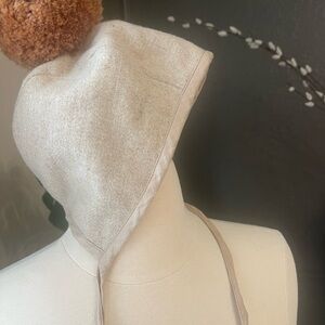 Briar bonnet with Pom